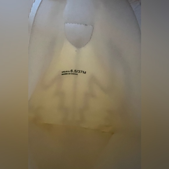 New in box Upwind White Western Knee High Boots
Dirty Laundry 6.5 Cowboy Lulus - Picture 5 of 11